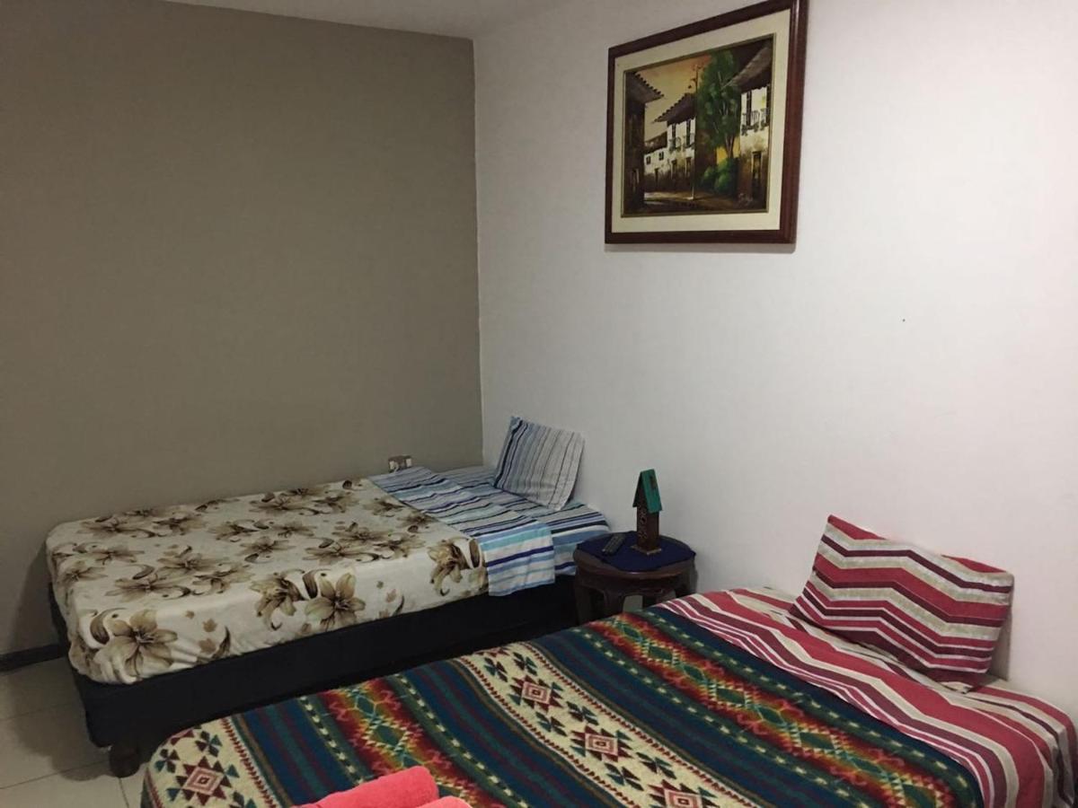 The Backpacker Hostal อิบาร์รา ภายนอก รูปภาพ